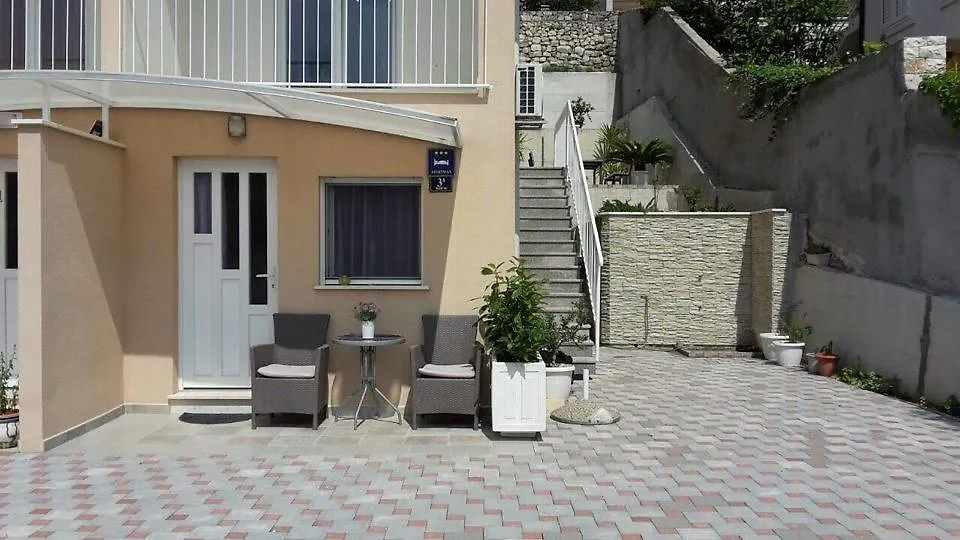Apartments Amneris Trogir 0*,