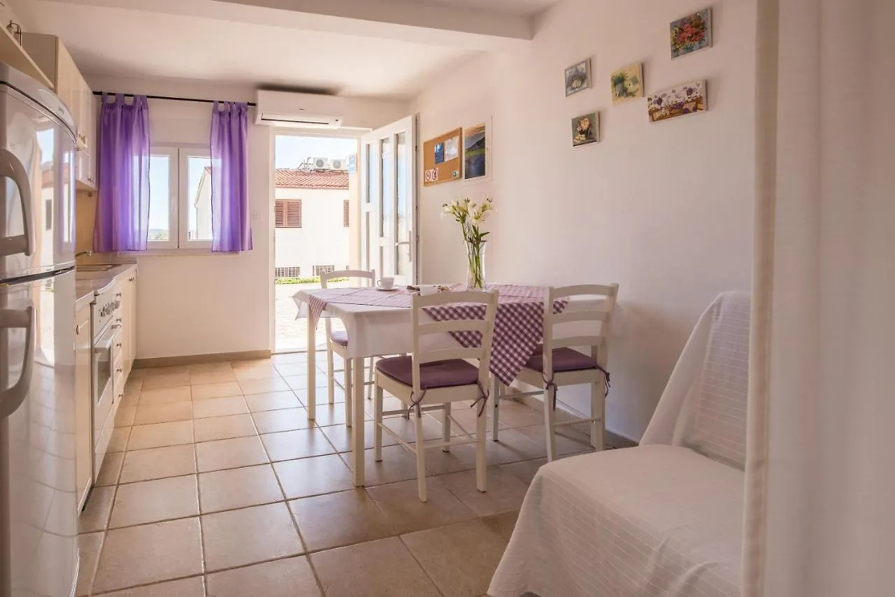 Apartments Amneris Trogir Chorwacja