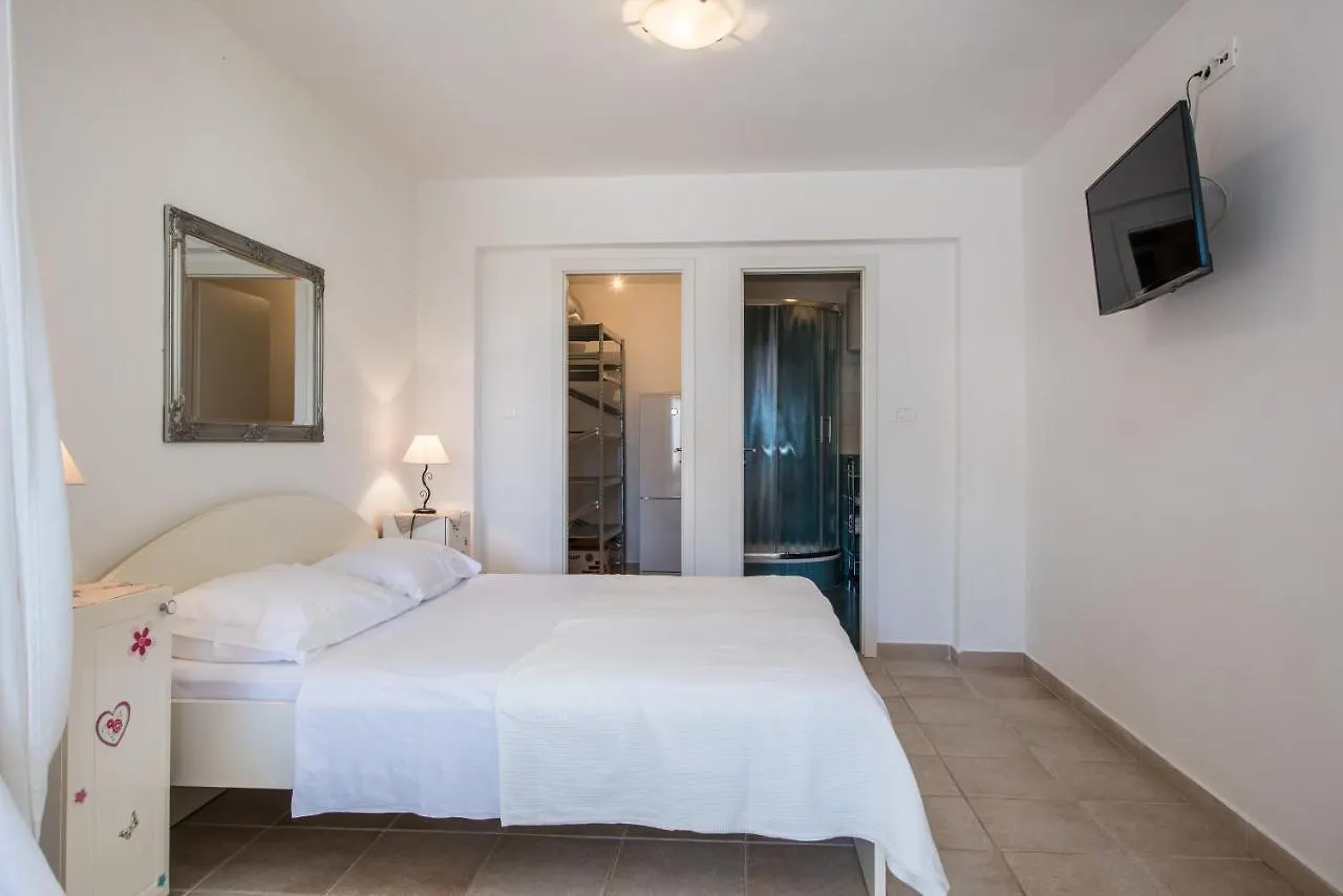 Apartments Amneris Trogir