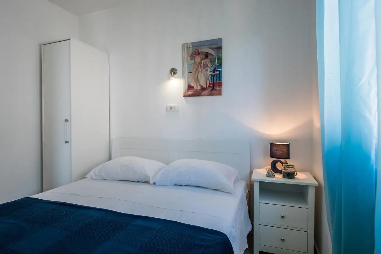 Apartments Amneris Trogir