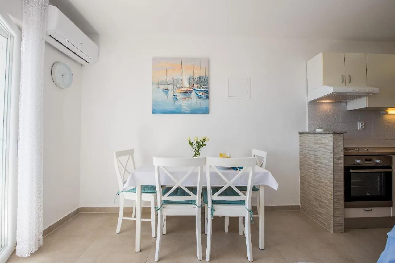 Apartments Amneris Trogir