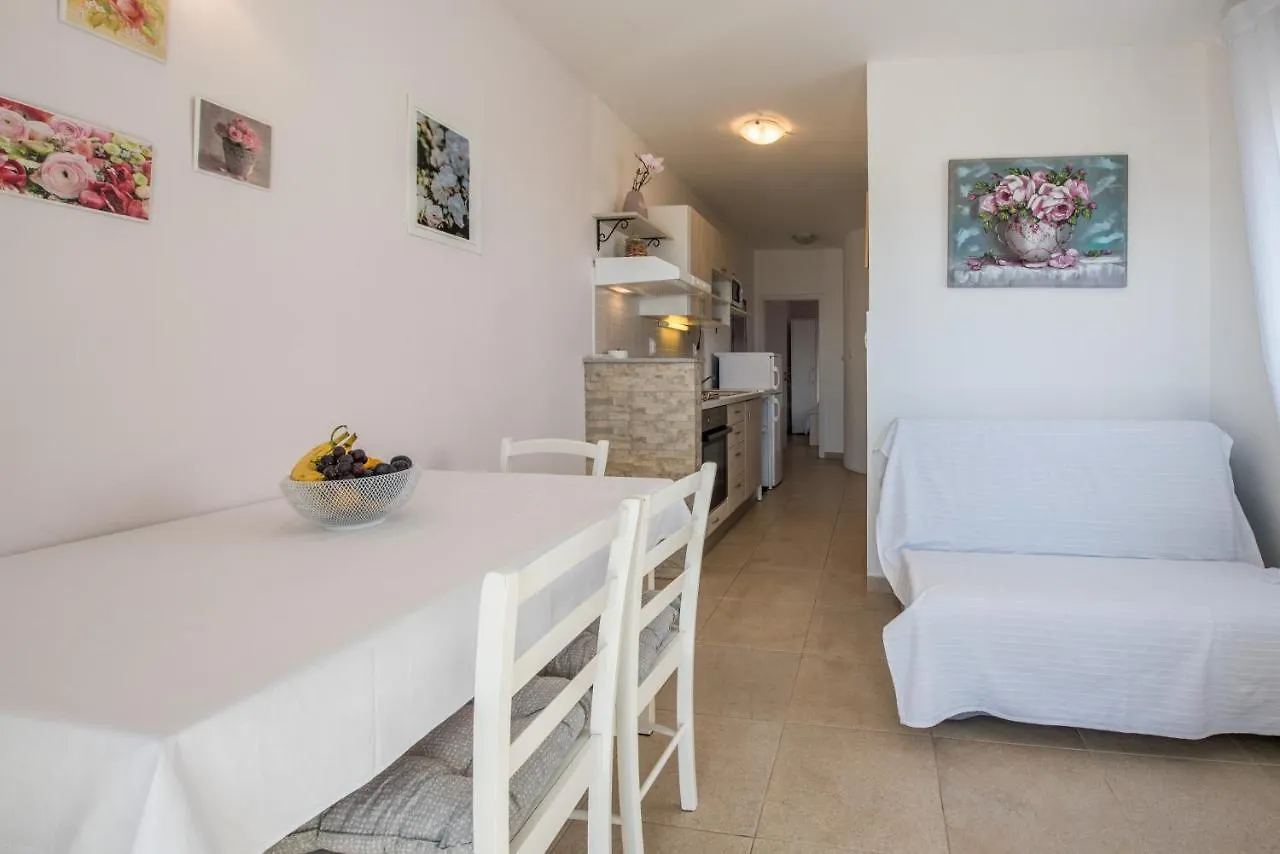 Apartments Amneris Trogir