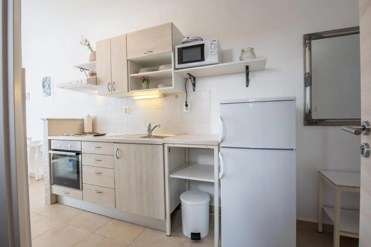 Apartments Amneris Trogir 0*,