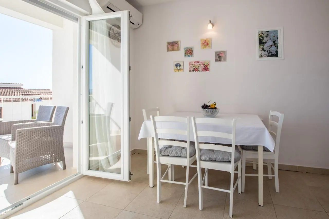 Apartments Amneris Trogir